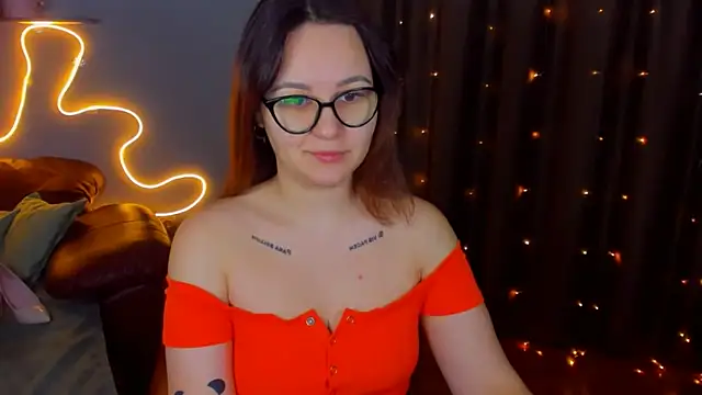 Snapshot of EsterLogan chatting on January 2025 05:40:01 AM EsterLogan online show from January 2025 05:40:01 AM
