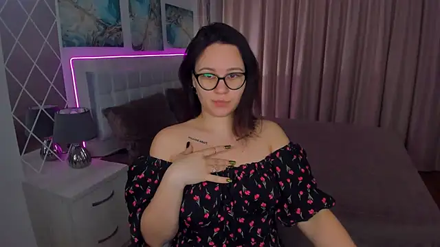 Snapshot of EsterLogan chatting on January 2025 05:37:02 AM EsterLogan online show from January 2025 05:37:02 AM