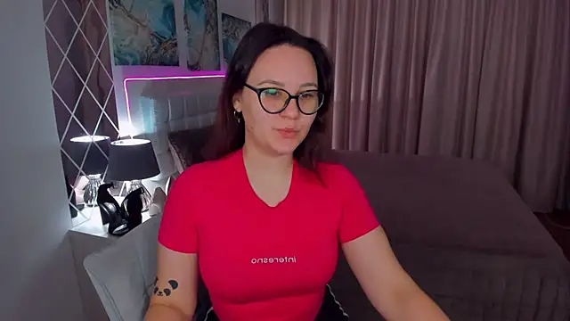 Snapshot of EsterLogan chatting on January 2025 06:03:02 AM EsterLogan online show from January 2025 06:03:02 AM