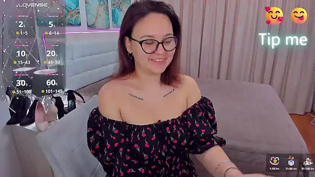 Snapshot of EsterLogan chatting on February 2025 09:54:01 AM EsterLogan online show from February 2025 09:54:01 AM