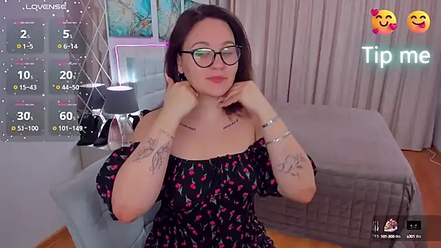 Snapshot of EsterLogan chatting on February 2025 01:20:01 PM EsterLogan online show from February 2025 01:20:01 PM