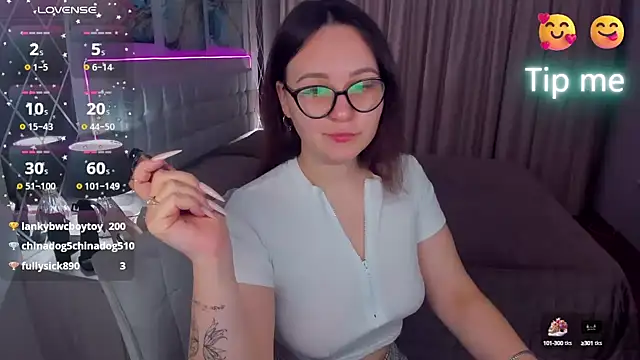 Snapshot of EsterLogan chatting on February 2025 03:07:01 PM EsterLogan online show from February 2025 03:07:01 PM