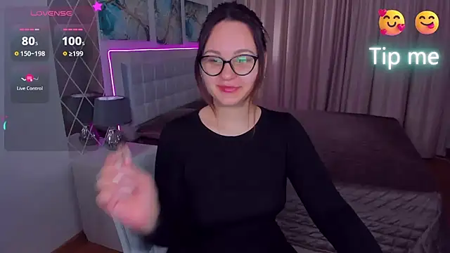 Snapshot of EsterLogan chatting on February 2025 05:50:02 AM EsterLogan online show from February 2025 05:50:02 AM