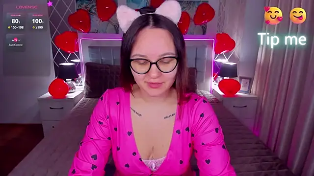 Snapshot of EsterLogan chatting on February 2025 08:31:02 AM EsterLogan online show from February 2025 08:31:02 AM