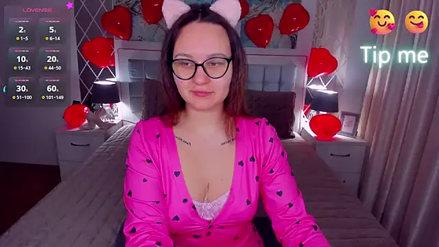 Snapshot of EsterLogan chatting on February 2025 06:55:01 AM EsterLogan online show from February 2025 06:55:01 AM