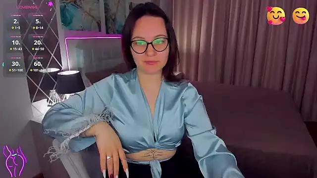 Snapshot of EsterLogan chatting on March 2025 05:21:02 AM EsterLogan online show from March 2025 05:21:02 AM