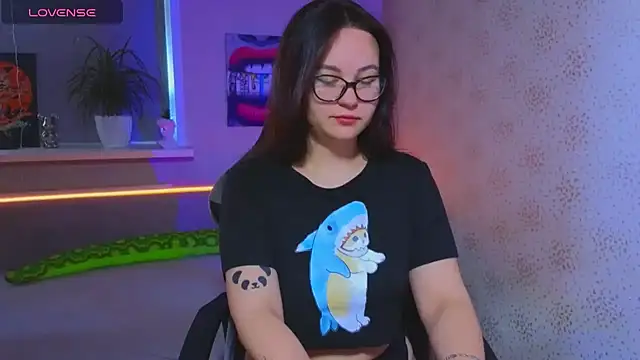 EsterLogan online show from September 2025 08:16:02 AM