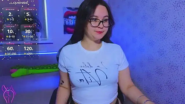 EsterLogan online show from October 2025 09:17:04 AM