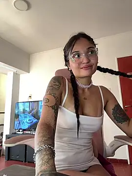 LunaXuan online show from January 2025 10:41:02 PM