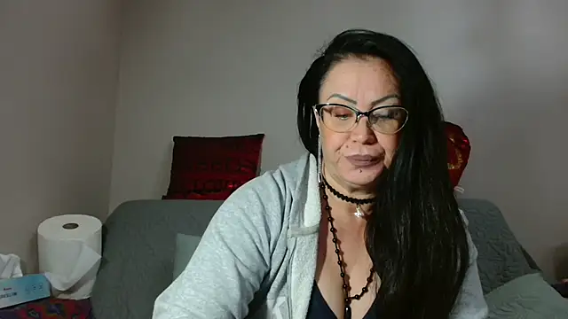 x  KHALEESI  x online show from October 2025 06:26:01 PM