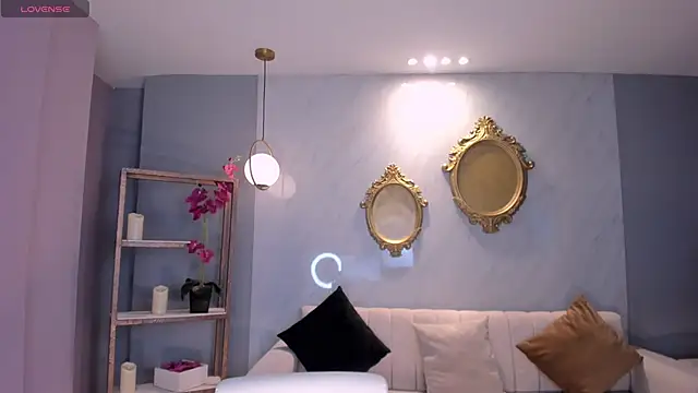 NiaHolland online show from September 2025 06:52:02 PM