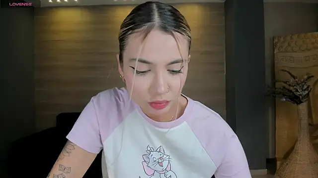 NiaHolland online show from October 2025 07:56:02 PM