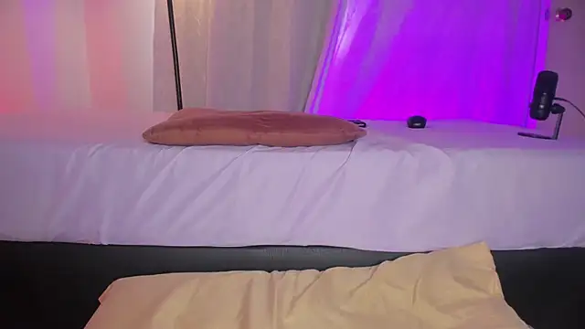 hot booty  online show from December 2024 09:48:01 PM