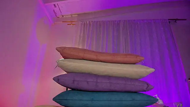 hot booty  online show from December 2024 12:50:01 AM