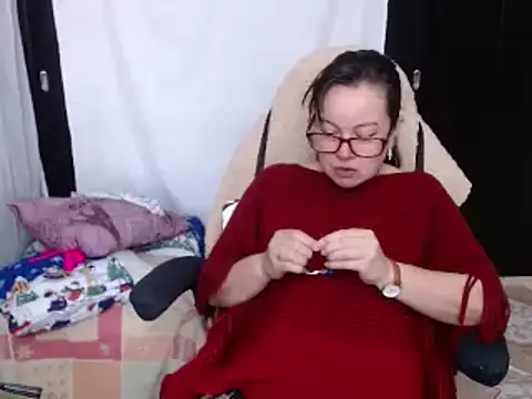 Sonialorens  online show from December 2024 12:44:02 PM