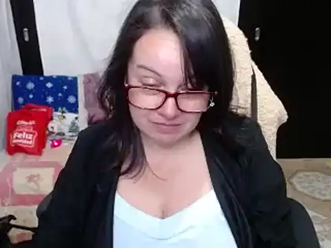 Sonialorens  online show from December 2024 10:34:02 PM