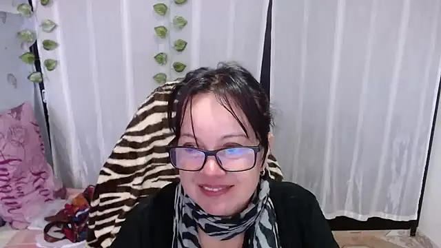 Sonialorens  online show from January 2025 02:25:02 PM