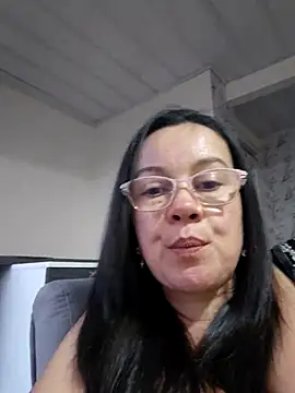Sonialorens  online show from June 2026 11:07:01 PM