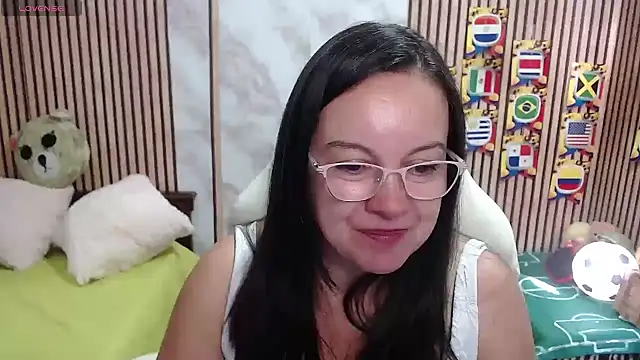 Sonialorens  online show from July 2026 09:17:02 PM
