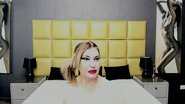 Snapshot of KiraLeila chatting on February 2025 04:03:01 PM KiraLeila online show from February 2025 04:03:01 PM