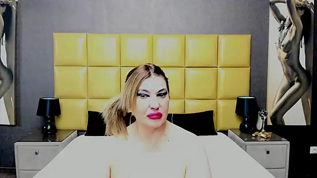 Snapshot of KiraLeila chatting on February 2025 03:25:02 PM KiraLeila online show from February 2025 03:25:02 PM