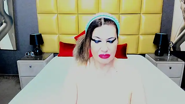 Snapshot of KiraLeila chatting on May 2026 10:51:02 PM KiraLeila online show from May 2026 10:51:02 PM