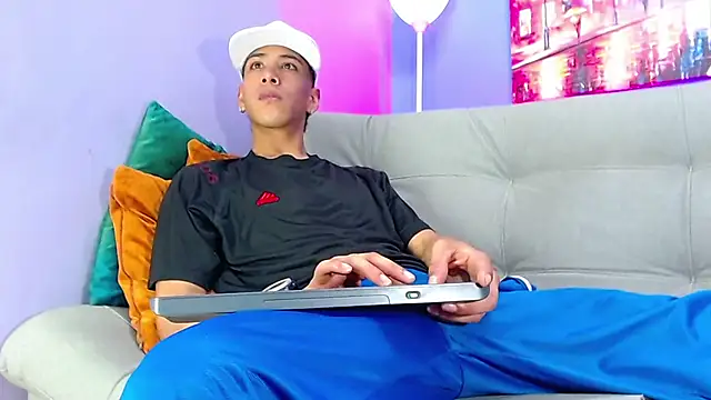 Robert Kingg online show from February 2025 06:51:02 AM