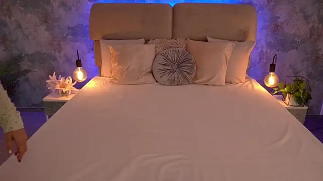 MirandaHobbs online show from November 2025 08:46:02 AM