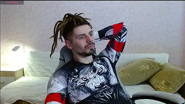 Aestheticguy101 online show from April 2026 05:17:01 PM