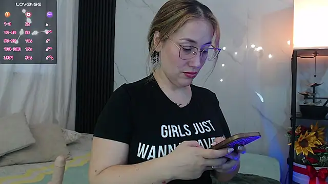 hotpawgmilf online show from February 2026 09:09:02 PM