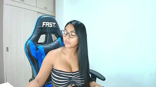 sophiax-x online show from December 2024 01:00:01 PM