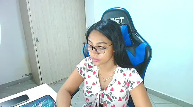 sophiax-x online show from February 2025 12:39:02 PM