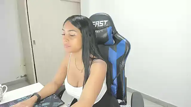 sophiax-x online show from February 2025 03:08:01 PM