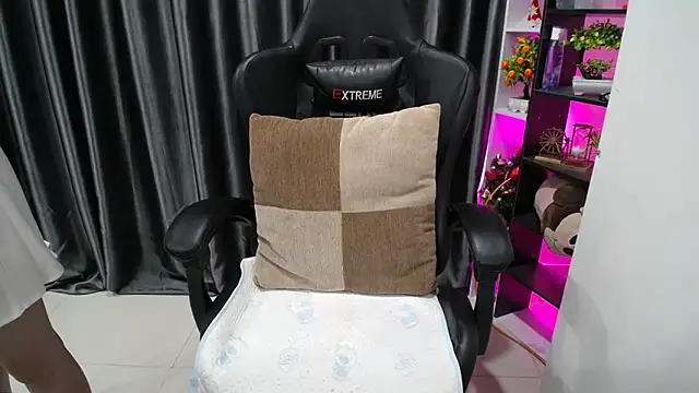 Yuki-yio online show from September 2025 01:16:02 AM