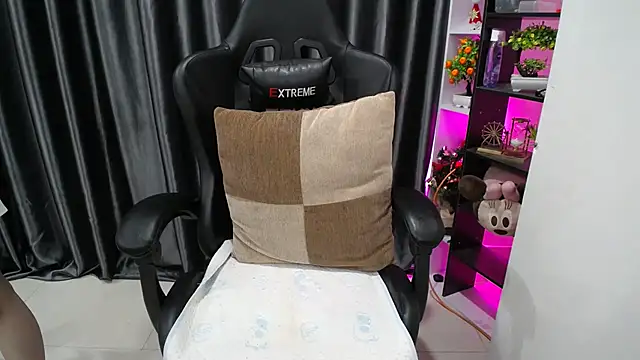 Yuki-yio online show from September 2025 01:18:01 AM