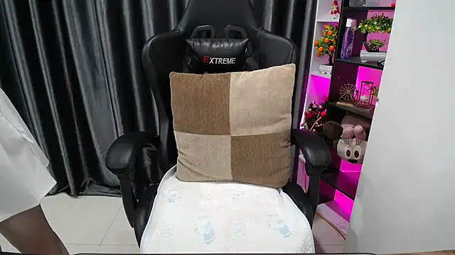 Yuki-yio online show from September 2025 01:20:02 AM