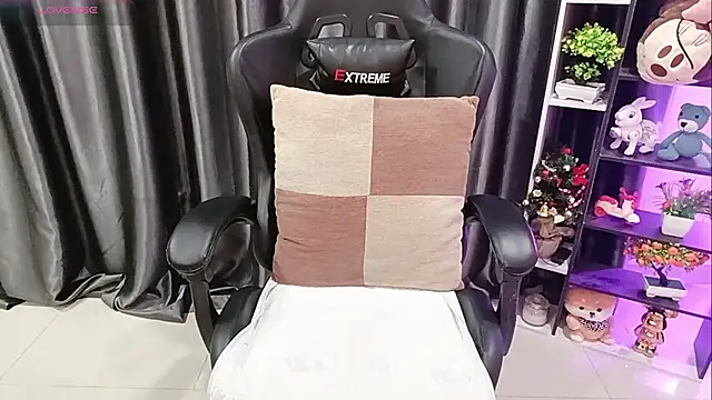 Yuki-yio online show from April 2026 01:17:01 AM