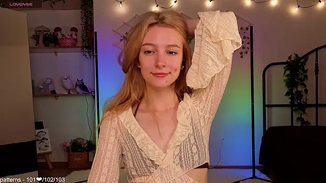 Snapshot of berrry_girl chatting on May 2026 05:03:01 AM berrry girl online show from May 2026 05:03:01 AM