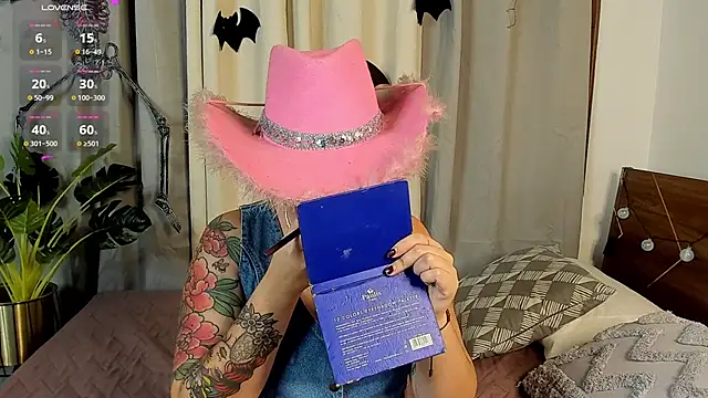 Amy art online show from October 2025 08:49:02 PM