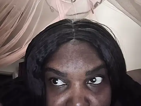 Crystalenriquez online show from June 2026 11:18:01 PM