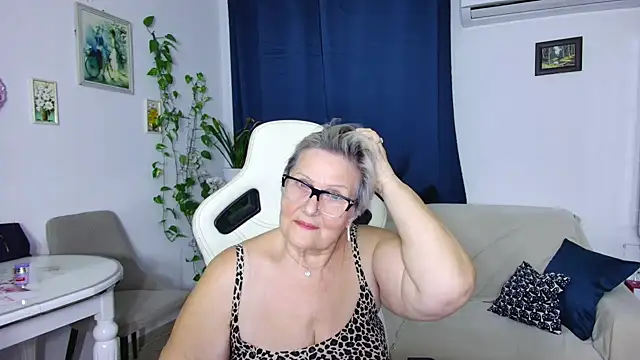 Selenna57 online show from February 2026 06:17:02 PM