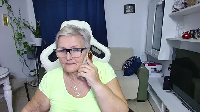 Selenna57 online show from April 2026 06:10:01 PM