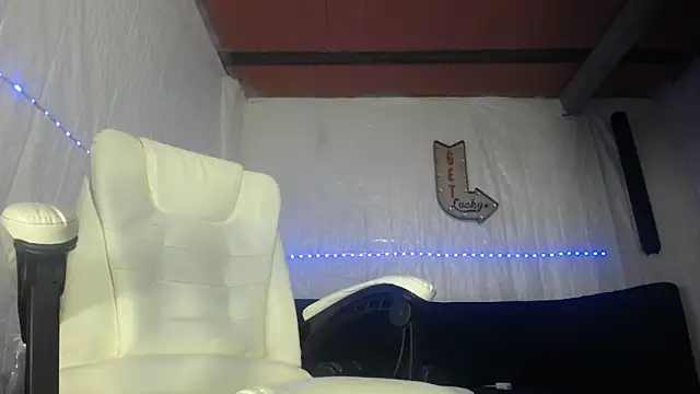 Snapshot of Carlo_yates chatting on June 2026 10:57:01 PM Carlo yates online show from June 2026 10:57:01 PM