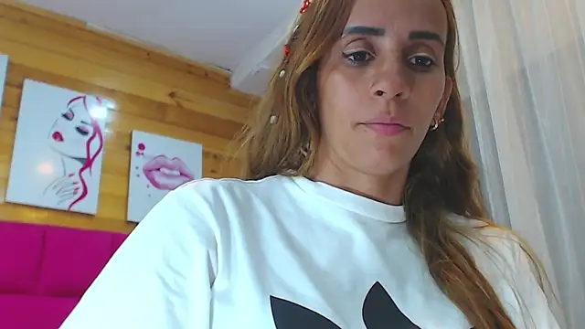 Snapshot of Amber_Moore chatting on February 2025 10:55:02 PM Amber Moore online show from February 2025 10:55:02 PM