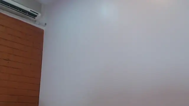 Snapshot of Amber_Moore chatting on February 2025 09:04:01 PM Amber Moore online show from February 2025 09:04:01 PM