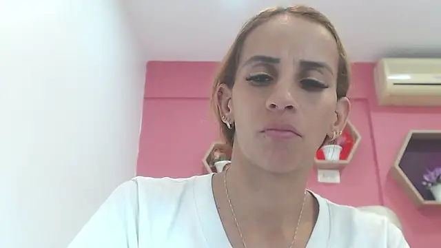 Snapshot of Amber_Moore chatting on February 2025 11:31:01 PM Amber Moore online show from February 2025 11:31:01 PM