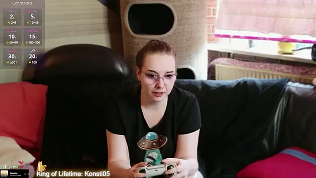 Snapshot of GamerGirl_Eve chatting on June 2026 05:04:02 PM GamerGirl Eve online show from June 2026 05:04:02 PM