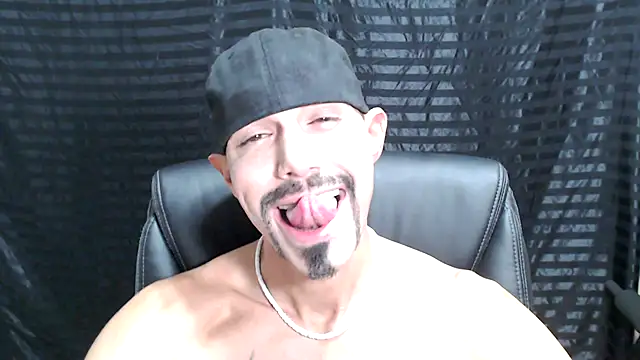 Snapshot of ThickD2C chatting on December 2024 07:32:01 PM ThickD2C online show from December 2024 07:32:01 PM