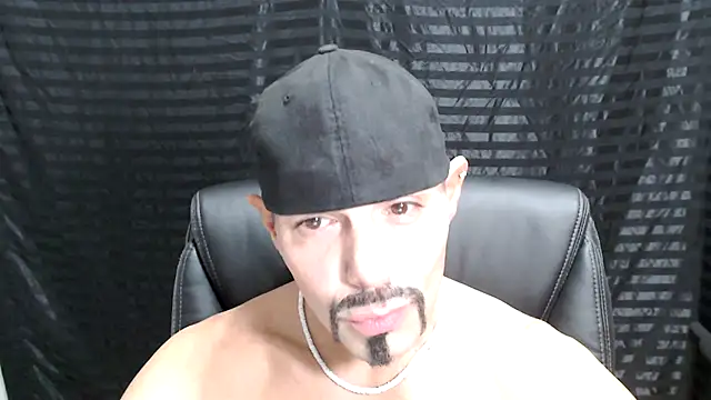 Snapshot of ThickD2C chatting on December 2024 06:26:02 PM ThickD2C online show from December 2024 06:26:02 PM
