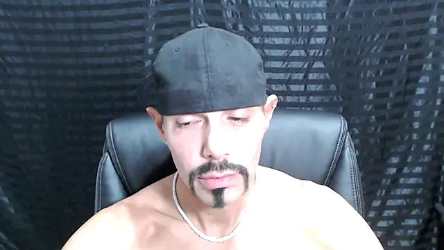 Snapshot of ThickD2C chatting on December 2024 05:40:02 PM ThickD2C online show from December 2024 05:40:02 PM